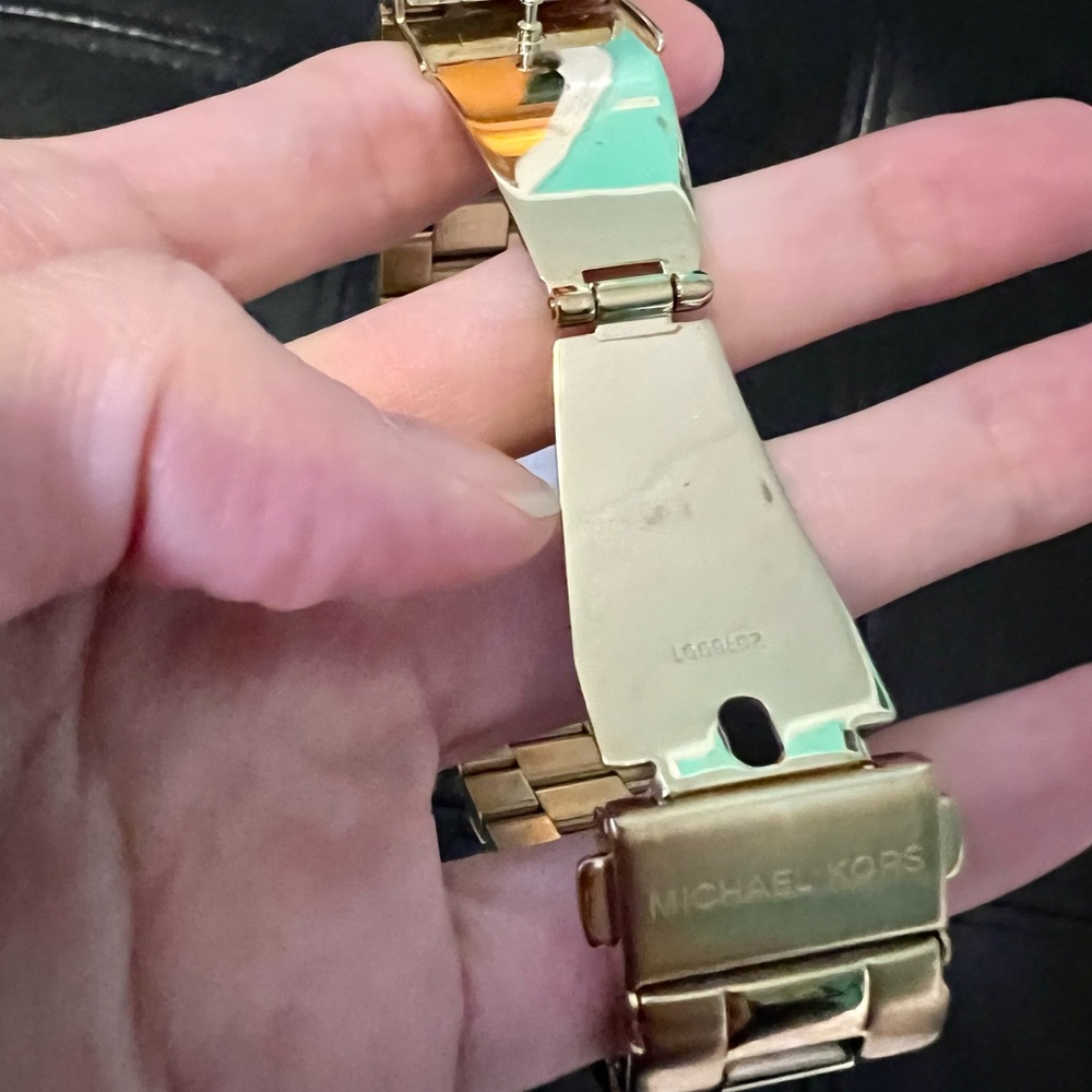 Preowned Michael Kors women watch gold tone ⭐️⭐️⭐️ - Picture 5 of 11